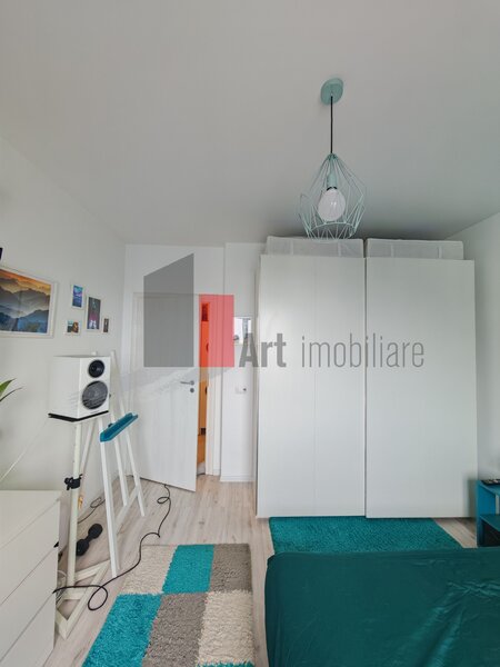 Pacii, apartament cu 2 camere de vanzare, cu centrala, mobilat si utilat.