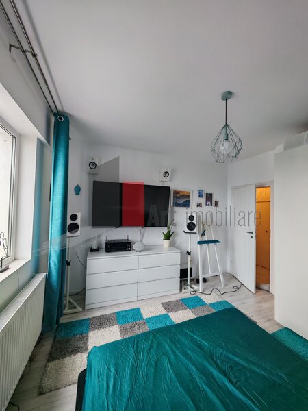 Pacii, apartament cu 2 camere de vanzare, cu centrala, mobilat si utilat.