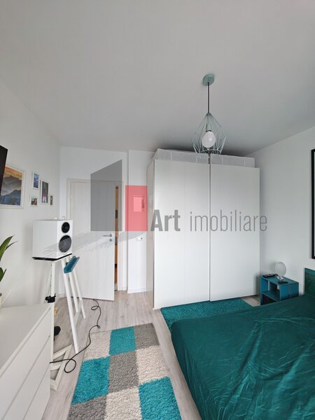 Pacii, apartament cu doua camere de vanzare, cu centrala, mobilat si utilat.