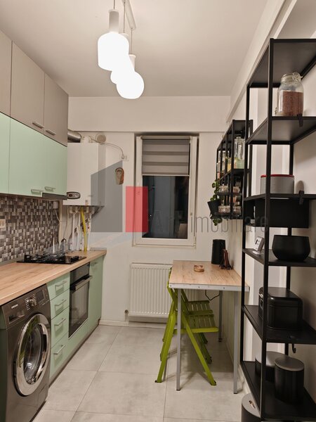 Pacii, apartament cu 2 camere de vanzare, cu centrala, mobilat si utilat.